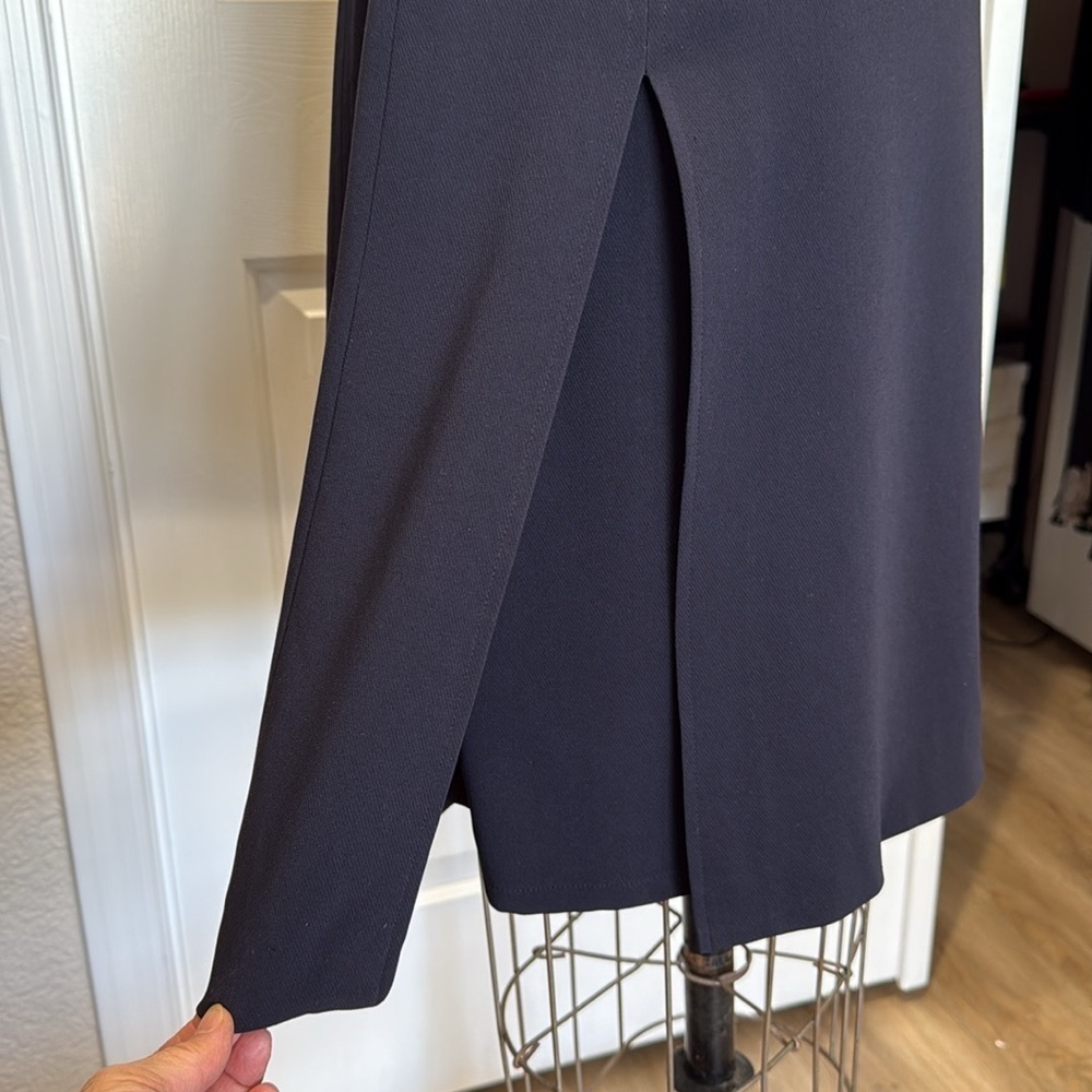 Ann Taylor Classy and Sophisticated sleeveless dark navy dress. Size 6 - Picture 6 of 9